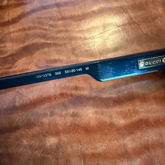 Gucci Black Frame Sunglasses with Purple Mirrored Lenses - Picture 4 of 8